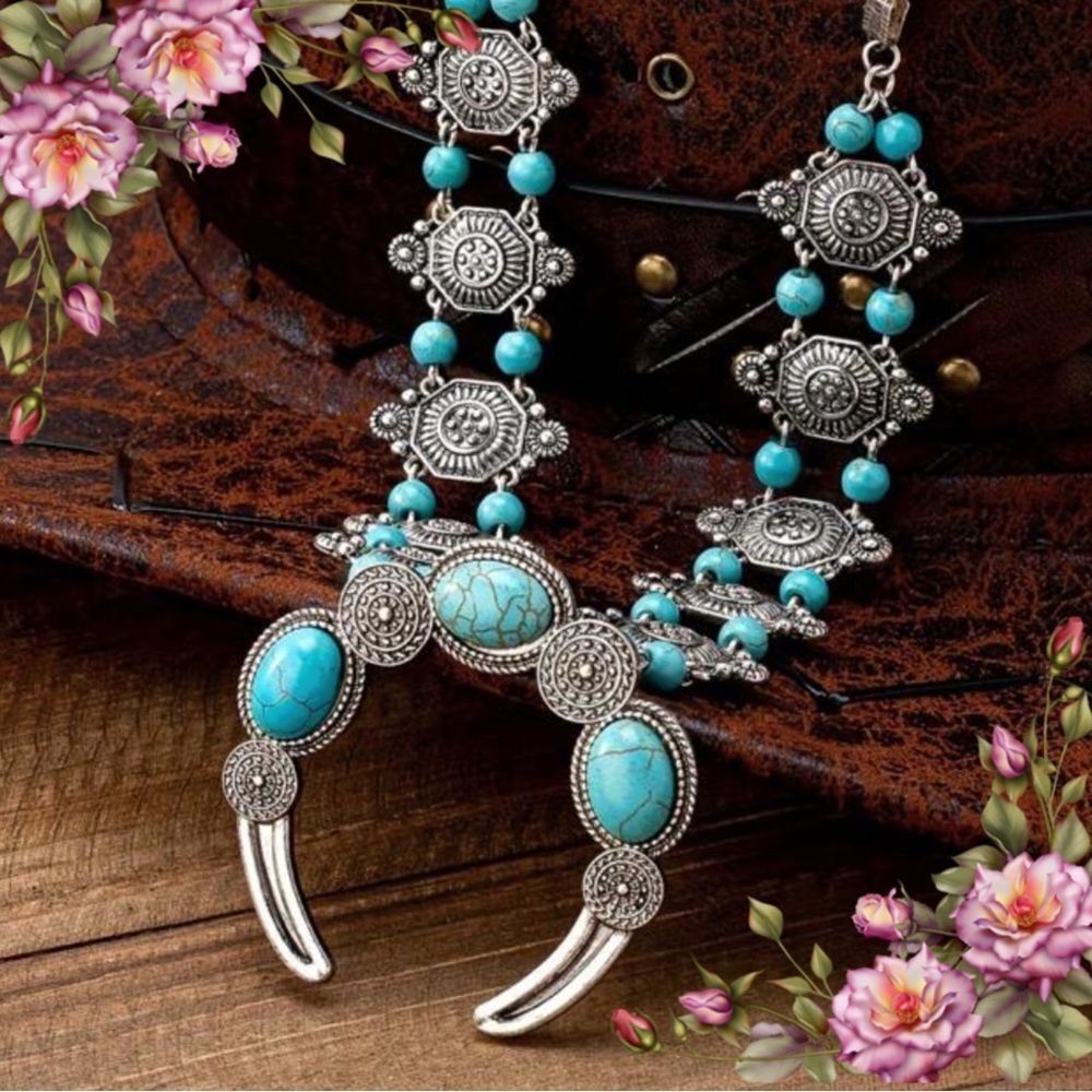 Vintage Bohemian Style faux Turquoise Ox Horn Horseshoe Pendant beaded necklace